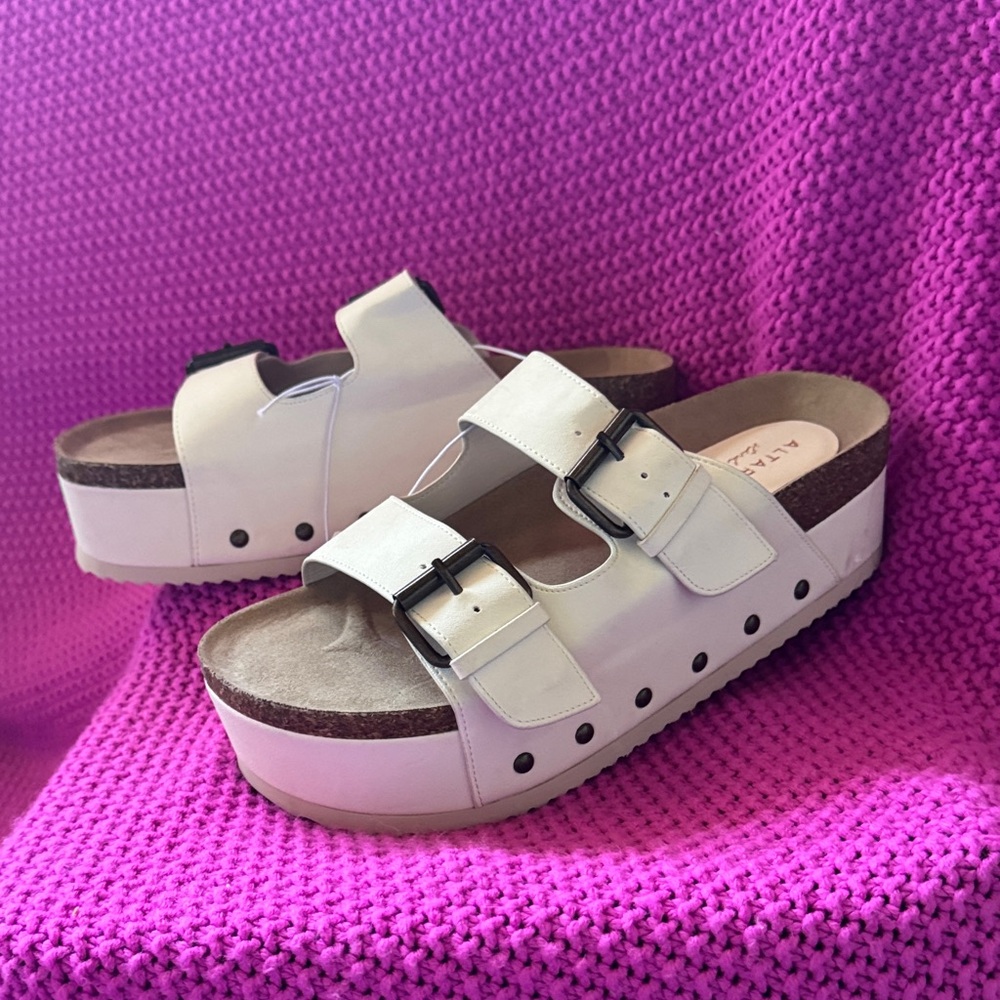 NWT Altar'd State Cream Platform Sandals, Size 8
